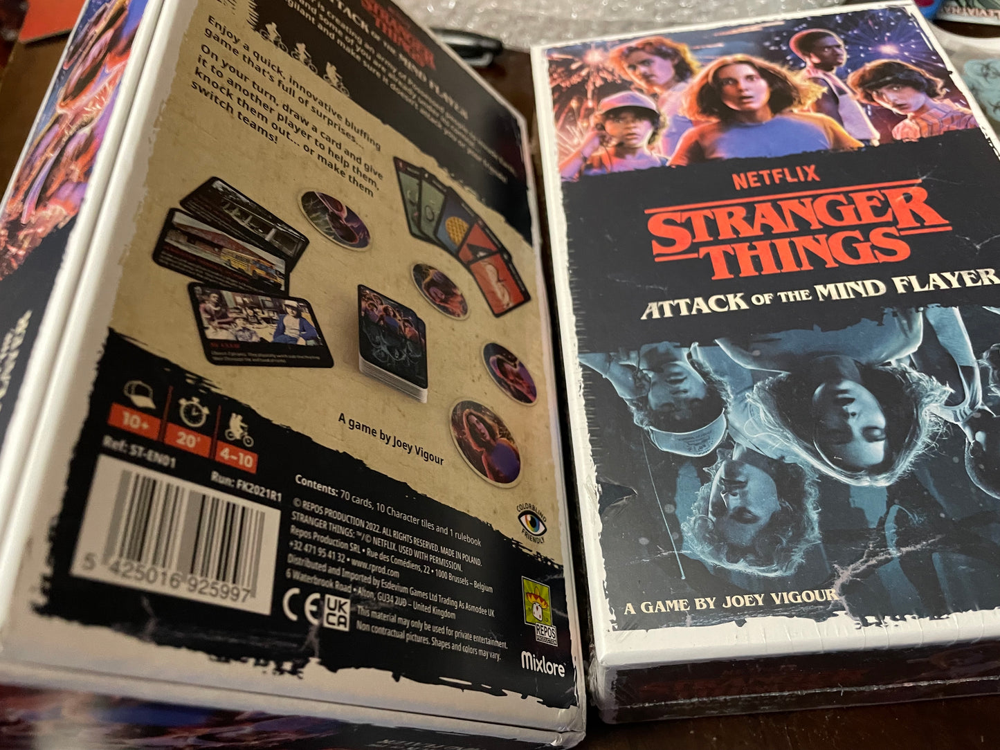 [Monsters KS] Stranger Things: Attack of the Mind Flayer (signed) -free shipping to USA/CAN